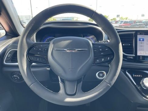 New 2026 Chrysler Pacifica Select w/ S Appearance Package image 8