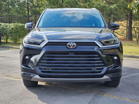 Used 2024 Toyota Grand Highlander Limited image 2