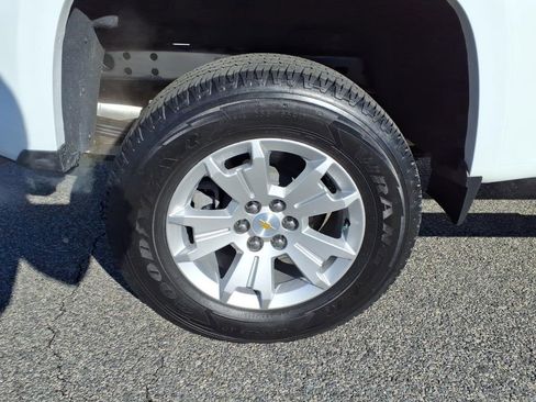 Used 2022 Chevrolet Colorado LT w/ LT Convenience Package image 9