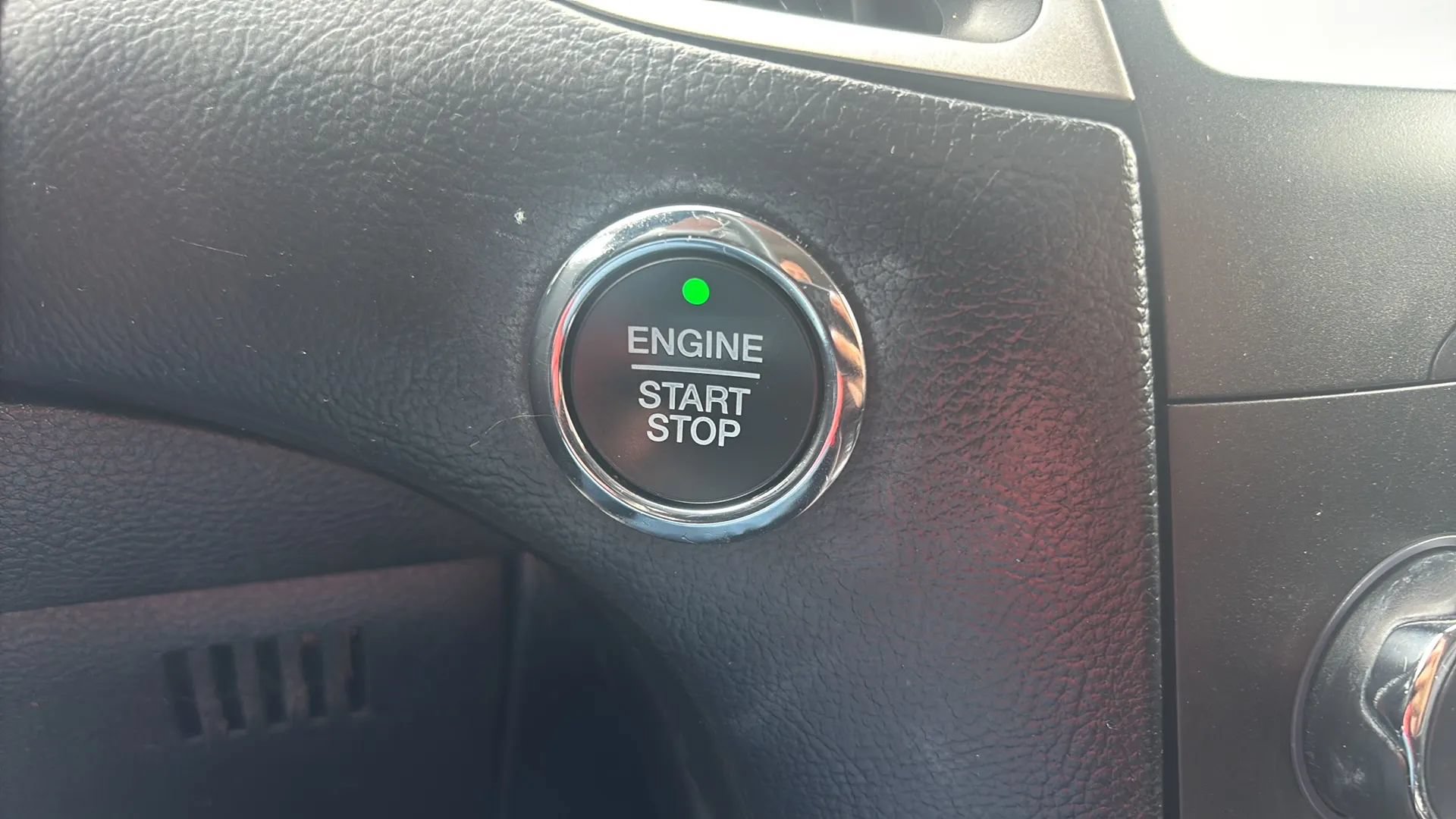 Used 2020 Ford Edge SEL FWD image 16