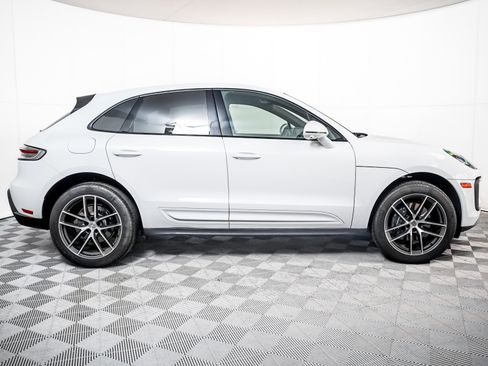 Certified 2025 Porsche Macan image 9