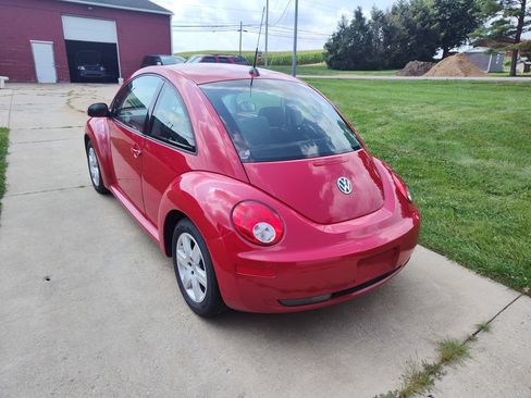 Used 2007 Volkswagen Beetle Coupe w/ Package 1 FWD image 2
