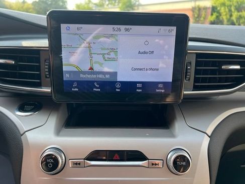 Used 2024 Ford Explorer XLT w/ Equipment Group 202A AWD/4WD image 29