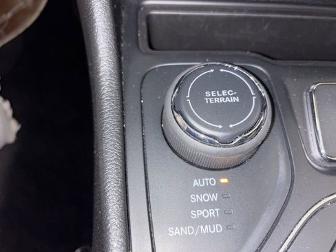Used 2021 Jeep Cherokee Latitude Lux AWD/4WD image 14
