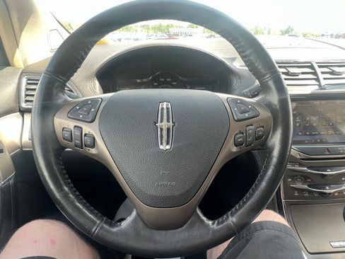 Used 2011 Lincoln MKX AWD w/ Sight & Sound Pkg image 17