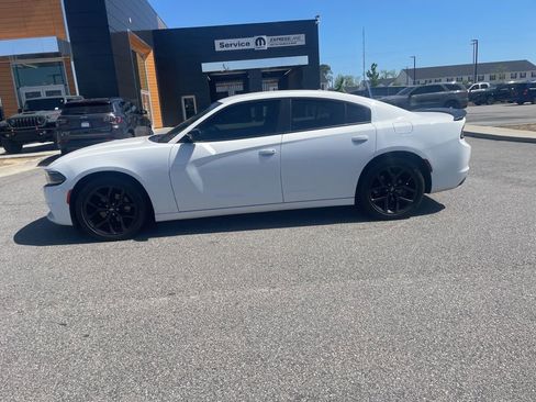 Used 2022 Dodge Charger SXT w/ Blacktop Package image 12