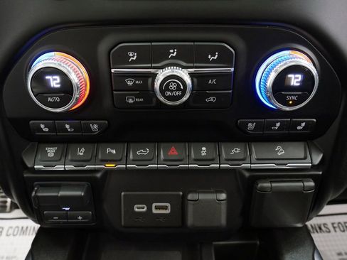 Used 2023 GMC Sierra 3500 Denali w/ Denali Ultimate Package AWD/4WD image 31