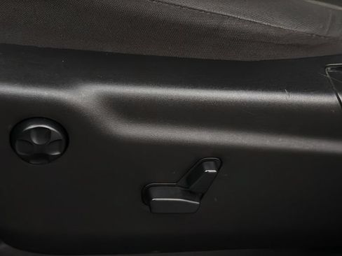 Used 2018 Jeep Grand Cherokee Laredo AWD/4WD image 21