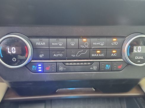 Used 2021 Ford Expedition Platinum AWD/4WD image 18