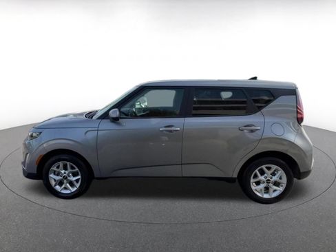 Used 2025 Kia Soul LX w/ LX Technology Package FWD image 8