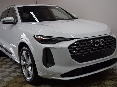 New 2025 Audi Q5 Prestige image 1