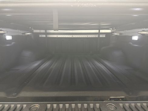 Used 2022 Nissan Frontier SV image 19