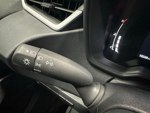 Used 2025 Toyota Corolla SE w/ SE Premium Package image 21