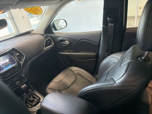 Used 2019 Jeep Cherokee Limited w/ Luxury Group AWD/4WD image 20