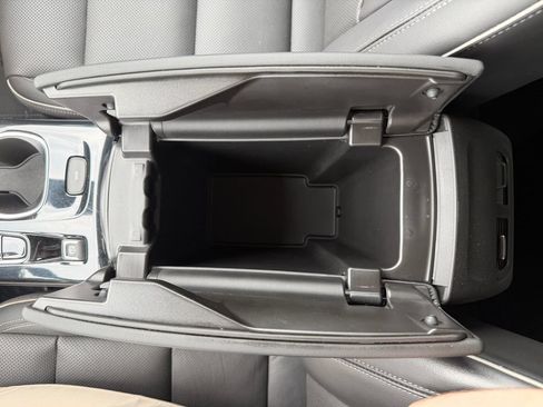 Used 2021 Buick Envision Essence w/ Sport Touring Package AWD/4WD image 29