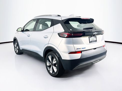 Used 2023 Chevrolet Bolt EUV LT w/ Convenience Package FWD image 5