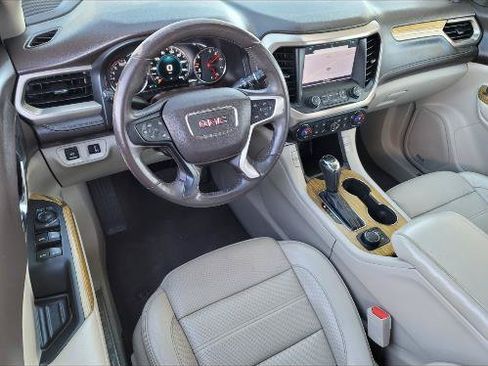 Used 2017 GMC Acadia Denali w/ Technology Package FWD image 28