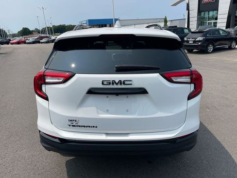 Used 2022 GMC Terrain SLE w/ Driver Convenience Package image 4