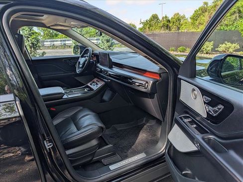 Used 2023 Lincoln Aviator Reserve w/ Equipment Group 201A AWD/4WD image 12