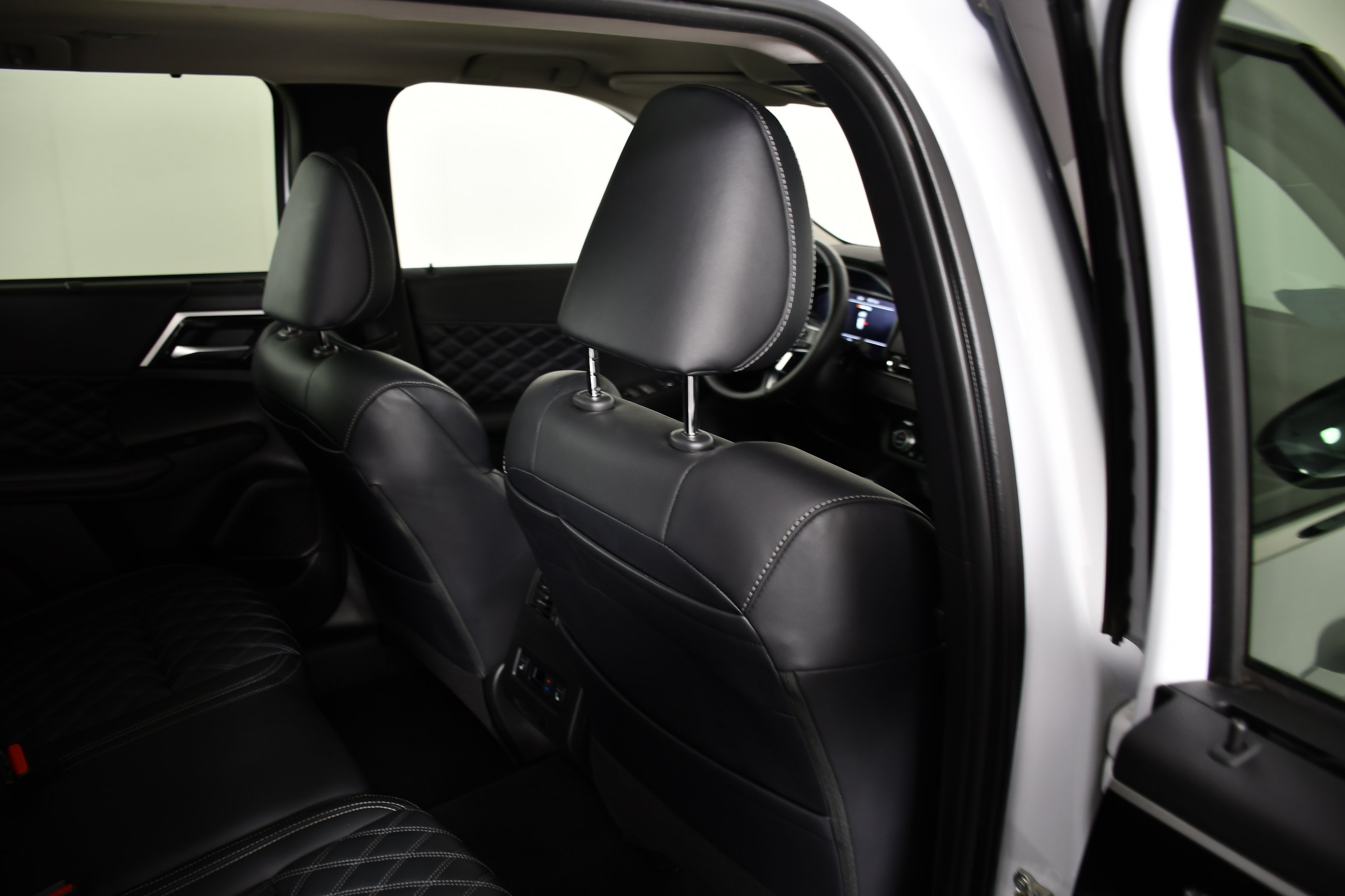 Used 2024 Mitsubishi Outlander SEL AWD/4WD image 43