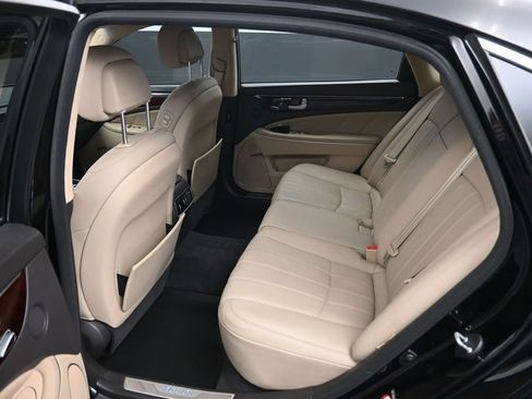 Used 2012 Hyundai Equus Signature RWD image 10