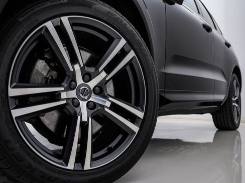 Used 2019 Volvo XC60 T6 Momentum w/ Premium Package AWD/4WD image 5