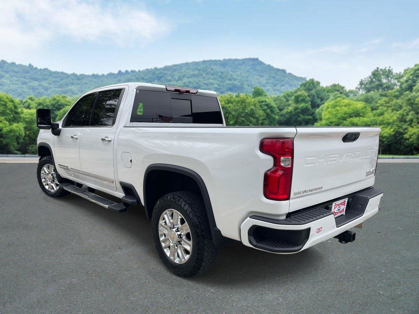 Used 2024 Chevrolet Silverado 2500 High Country w/ Technology Package AWD/4WD image 5