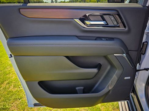 New 2026 GMC Yukon XL Denali w/ Denali Reserve Package AWD/4WD image 23