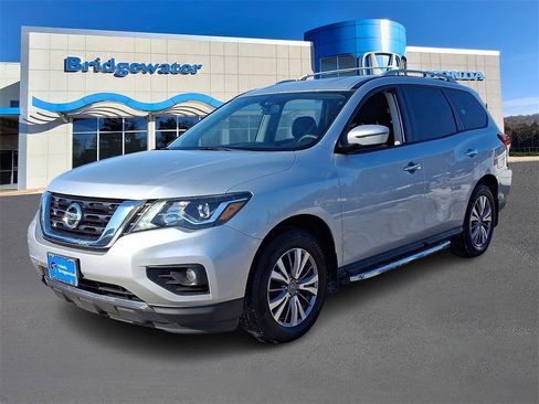 Used 2018 Nissan Pathfinder SV w/ Cargo Package image 3