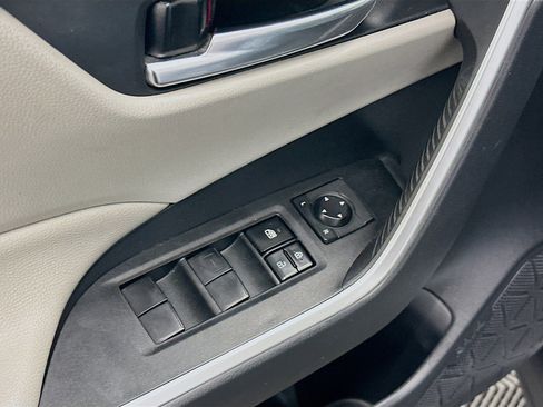 Used 2019 Toyota RAV4 XLE w/ Convenience Package AWD/4WD image 15