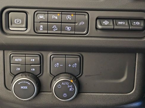 Used 2022 Chevrolet Suburban High Country w/ LPO, Illumination Package AWD/4WD image 15