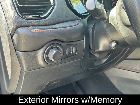 Used 2024 Dodge Durango GT RWD image 12