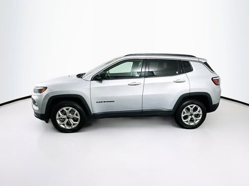 Used 2025 Jeep Compass Latitude AWD/4WD image 4