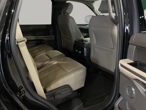 Used 2020 Ford Expedition XLT w/ Equipment Group 202A AWD/4WD image 32