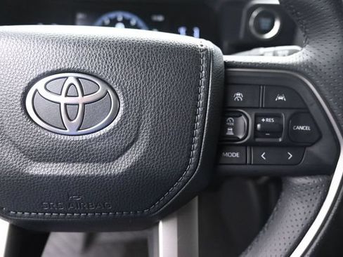 Used 2025 Toyota 4Runner SR5 AWD/4WD image 14