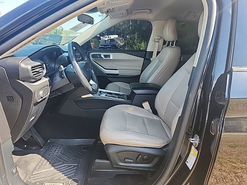 Used 2021 Ford Explorer XLT w/ Equipment Group 202A RWD image 16