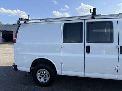 Used 2016 GMC Savana 2500 RWD image 11