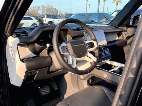 New 2026 Land Rover Defender 130 X-Dynamic SE image 8