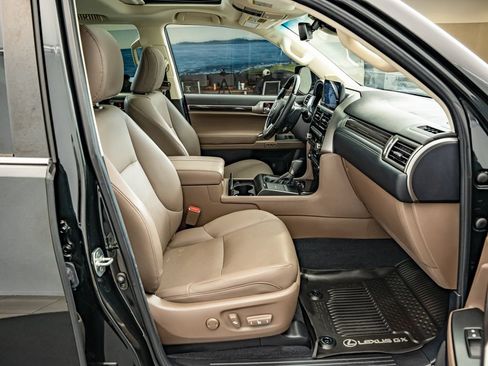Used 2023 Lexus GX 460 Premium w/ Accessory Package AWD/4WD image 42