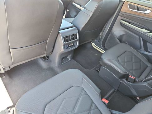 Used 2024 Volkswagen Atlas SE AWD/4WD image 18