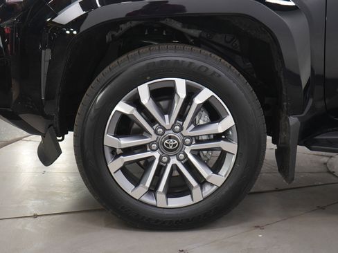 Used 2025 Toyota 4Runner Limited image 33