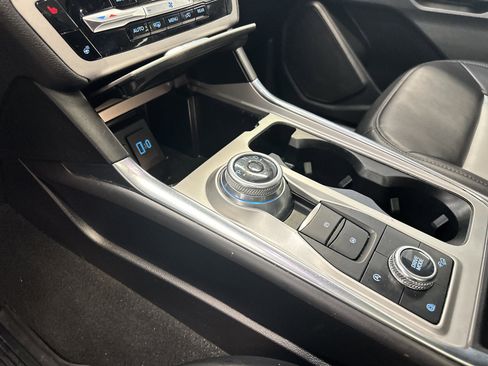 Used 2023 Ford Explorer XLT w/ Equipment Group 202A image 5