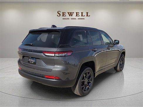 New 2025 Jeep Grand Cherokee Limited image 4