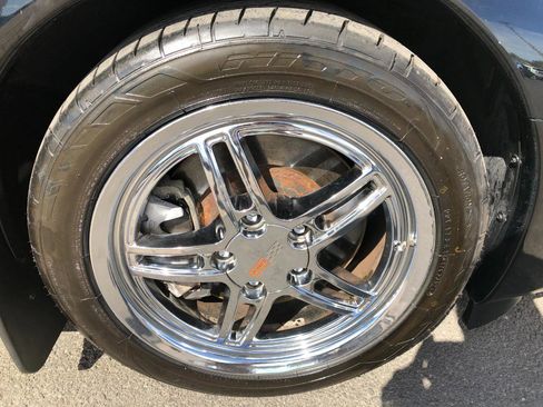 Used 2004 Chevrolet Corvette Convertible w/ Preferred Equipment Group RWD image 10