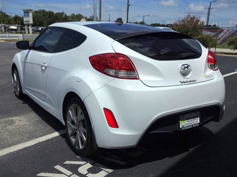 Used 2016 Hyundai Veloster FWD image 7