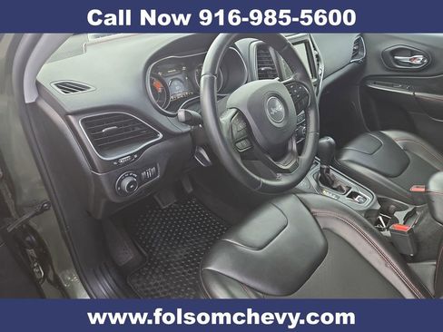 Used 2019 Jeep Cherokee Trailhawk w/ Trailer Tow Group image 12