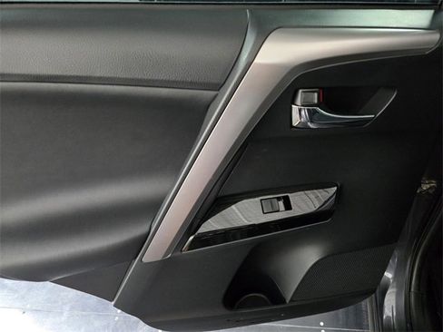 Used 2017 Toyota RAV4 Limited image 18