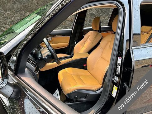 Used 2016 Volvo XC90 T6 Momentum w/ Momentum Plus Package AWD/4WD image 21