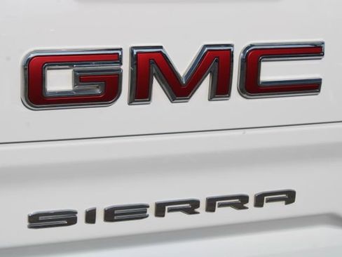 Used 2024 GMC Sierra 1500 SLE image 11