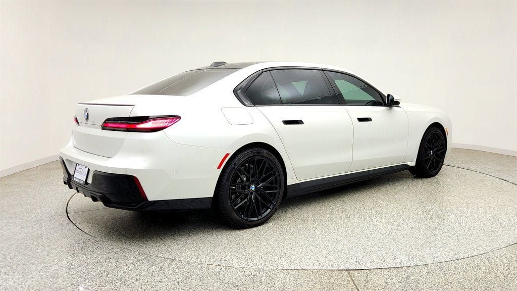 Used 2023 BMW i7 xDrive60 AWD/4WD image 5